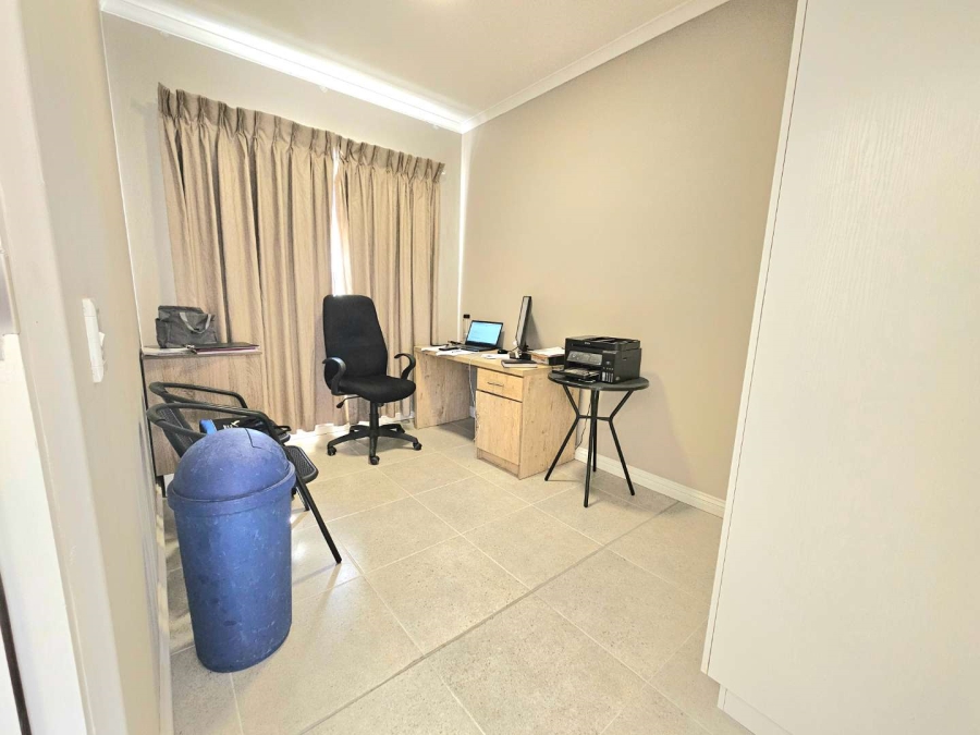 2 Bedroom Property for Sale in Oakglen Western Cape